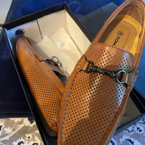 Like New Italian Driving Loafers Beautiful-Tan in color size 9 so comfortable. - Picture 9 of 14